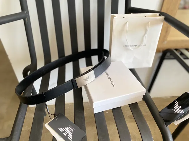 Emporio Armani Cinto de couro preto e prata com fivela de metal escovado mate 5