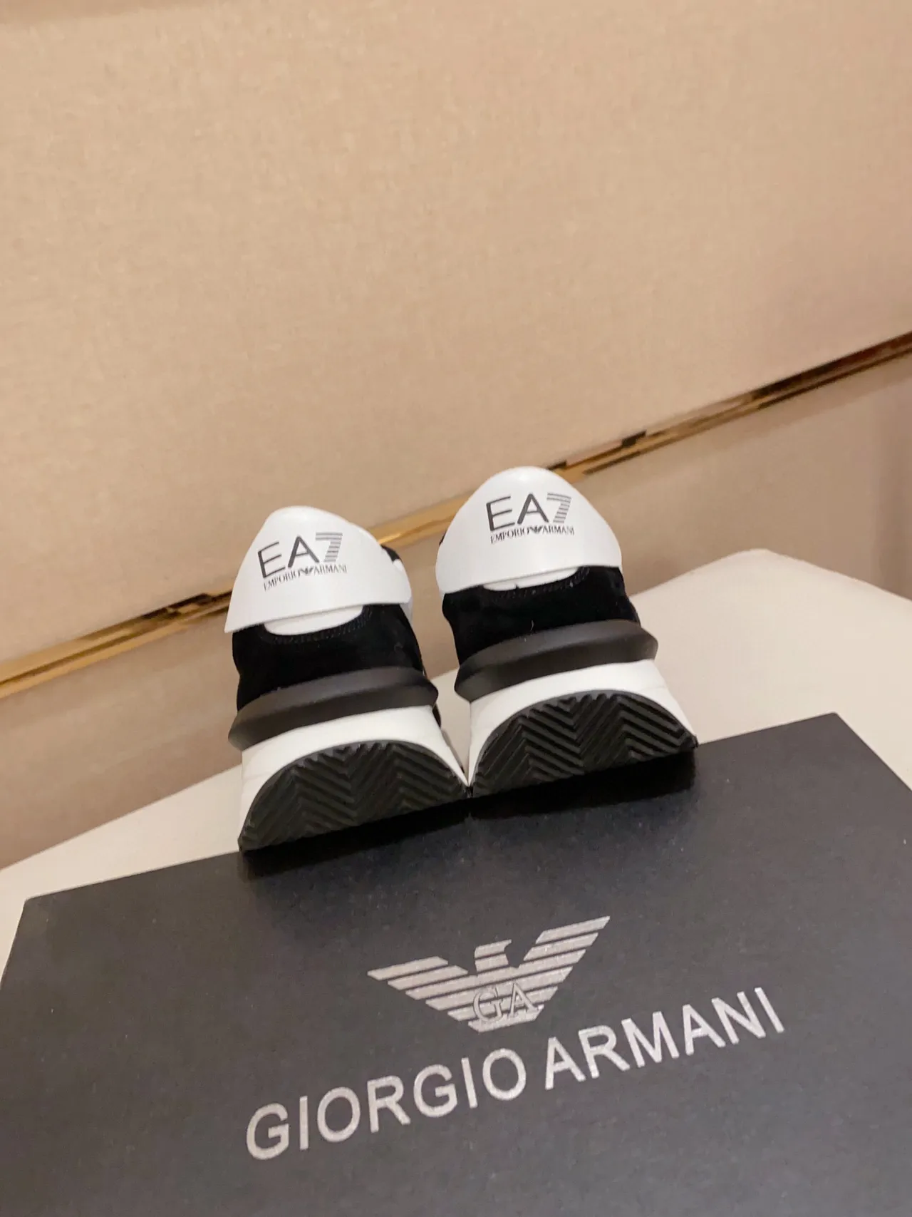 Emporio Armani Logo da Águia Tênis Lifestyle Preto e Branco 3