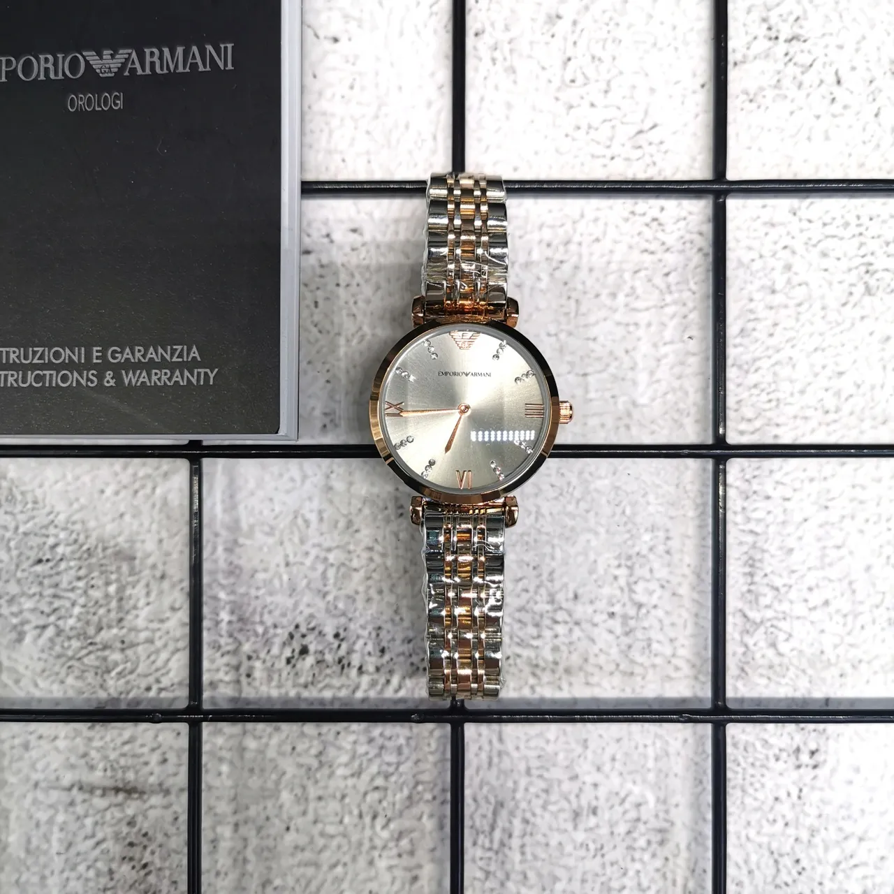 Emporio Armani चांदी सोने की गोल केस सनरे डायल क्वार्ट्ज वॉच 4