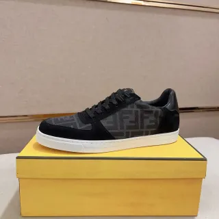 Fendi Ace 印花黑色麂皮生活方式运动鞋
