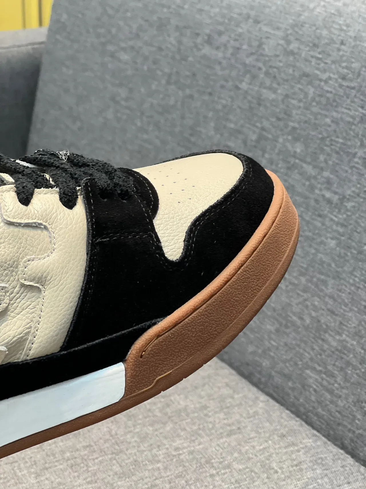 Fendi Noir Beige Deux Tons Cuir et Daim Supérieur Semelle Caoutchouc Lifestyle Sneakers 4