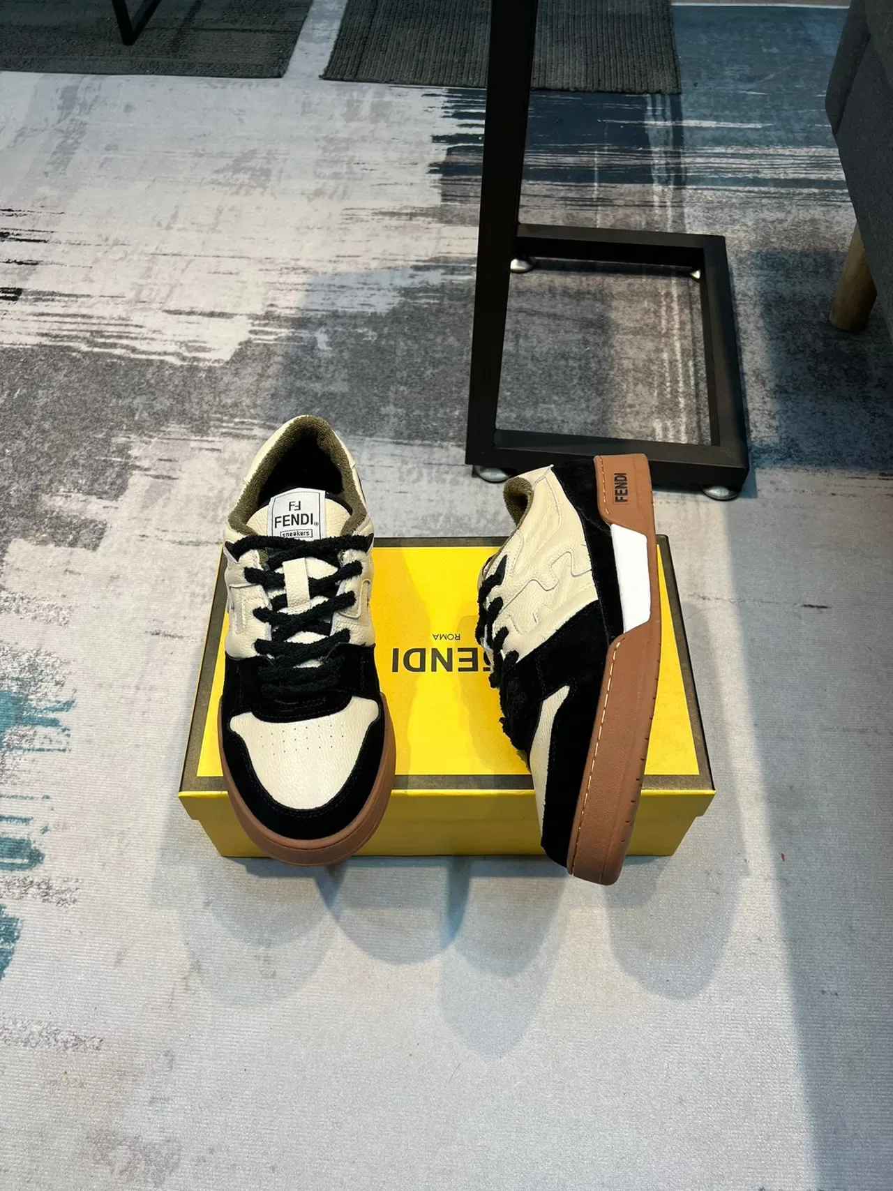 Fendi Noir Beige Deux Tons Cuir et Daim Supérieur Semelle Caoutchouc Lifestyle Sneakers 5