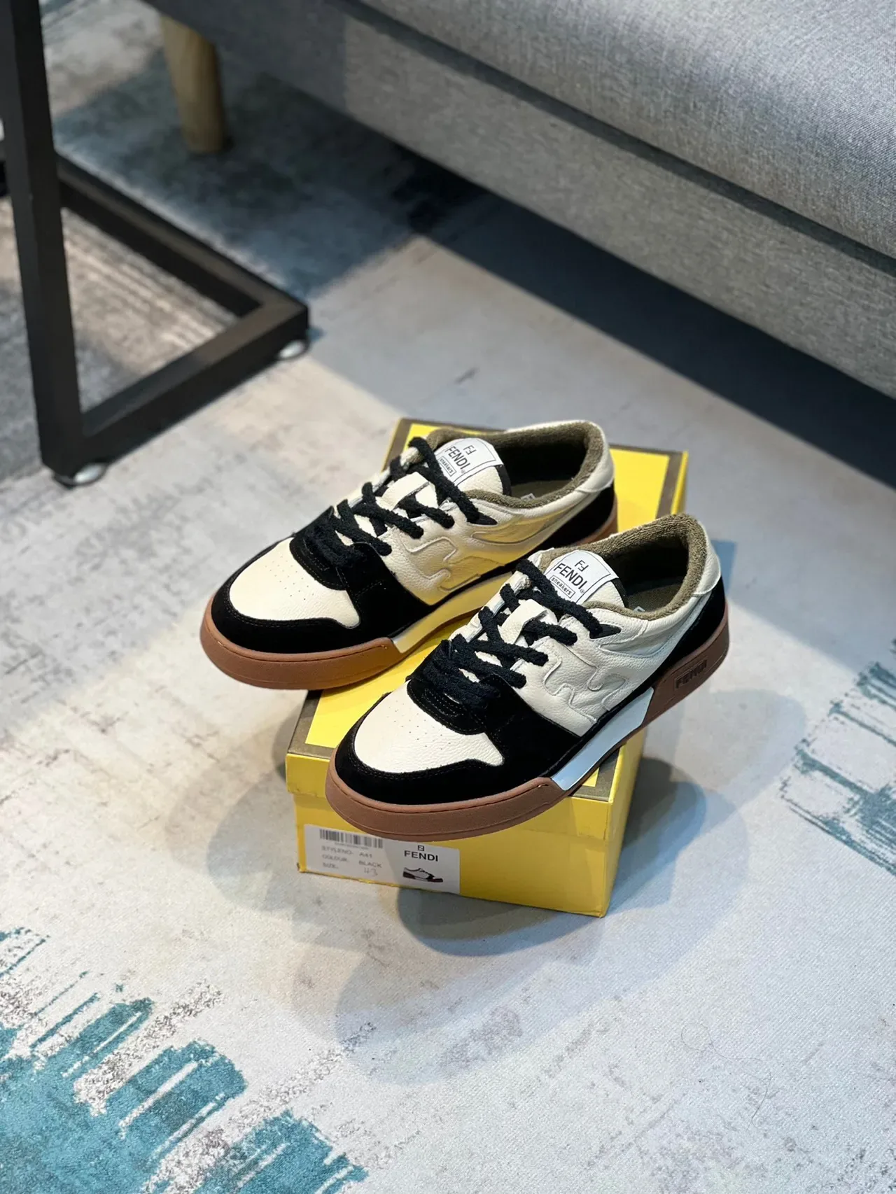Fendi Noir Beige Deux Tons Cuir et Daim Supérieur Semelle Caoutchouc Lifestyle Sneakers 7