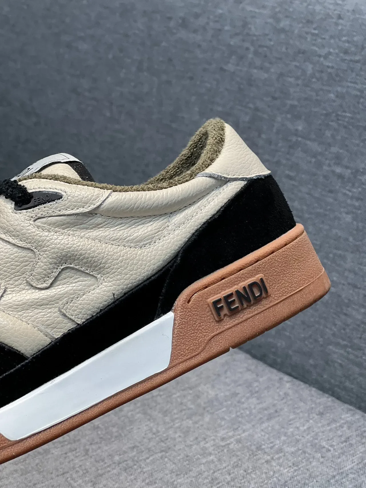 Fendi Noir Beige Deux Tons Cuir et Daim Supérieur Semelle Caoutchouc Lifestyle Sneakers 8