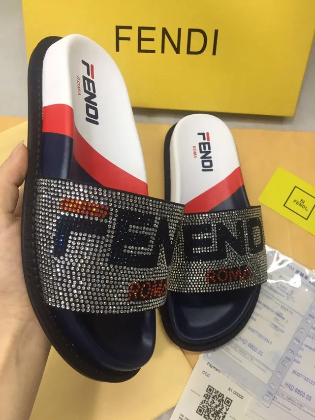 Fendi क्रिस्टल से सजाया हुआ Logo स्ट्रैप स्लिपर्स 3