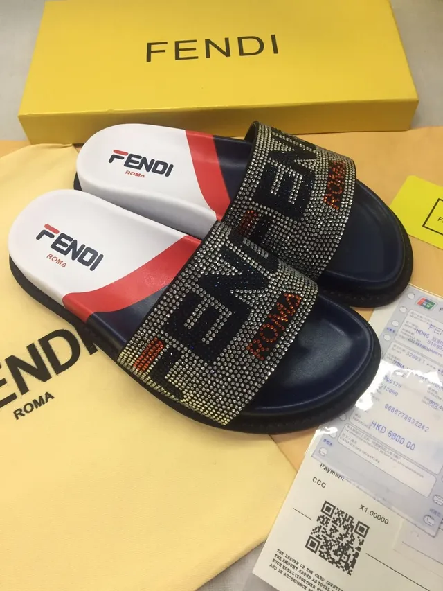Fendi क्रिस्टल से सजाया हुआ Logo स्ट्रैप स्लिपर्स 5