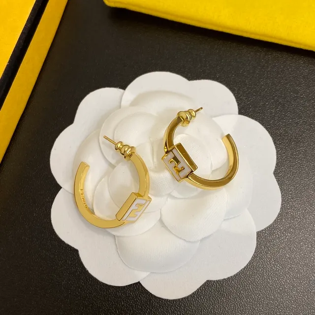 Fendi FF Logo Brincos Hoop C Shape Metal Dourado Preto 4