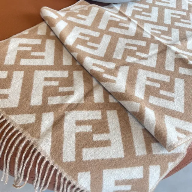 Fendi FF Monogram 米色和奶油色羊绒围巾 4