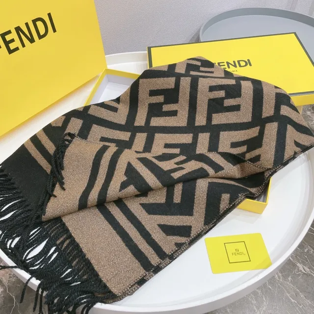 Fendi FF Monogram ক্যাশমিয়ার স্কার্ফ কালো এবং বেইজ 6