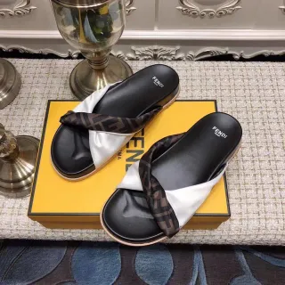 Fendi FF Monogram Slipper Noir Blanc Bride Tordue Satin et Cuir Contraste Chaussons