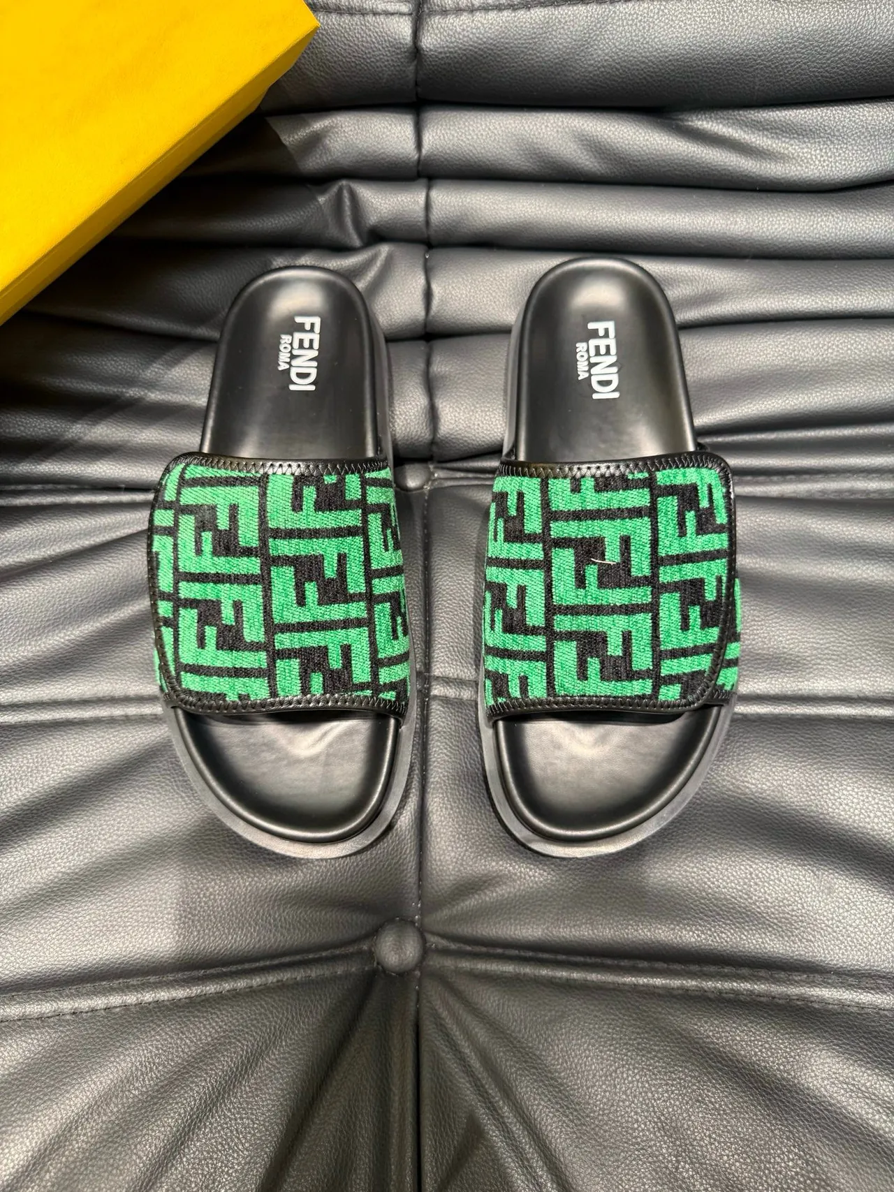 Fendi FF Slide 黑色绿色印花 编织带 橡胶底 拖鞋 2