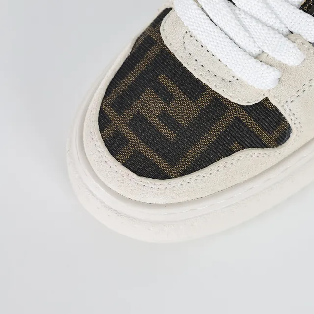 Fendi First Monogram Print Off-White chaussures lifestyle 5
