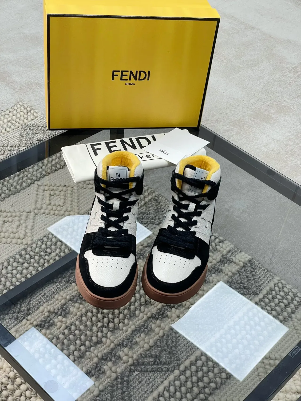 Fendi First أحذية رياضية عالية أبيض أسود جلد سويد بانلد لايف ستايل 8