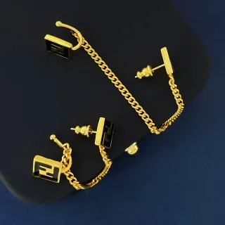 Fendi أقراط ذهبي أسود غير متماثل متصلة بسلسلة