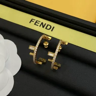 أقراط Fendi ذهبي شفاف Pavé كريستال مغطى