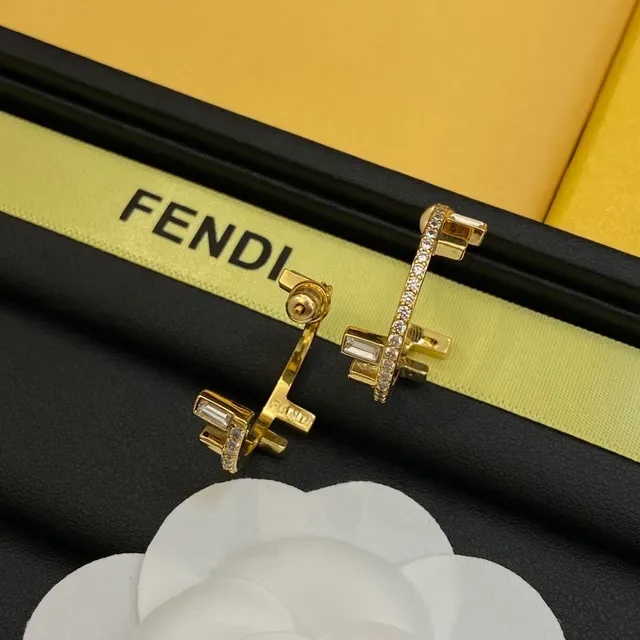 أقراط Fendi ذهبي شفاف Pavé كريستال مغطى 2