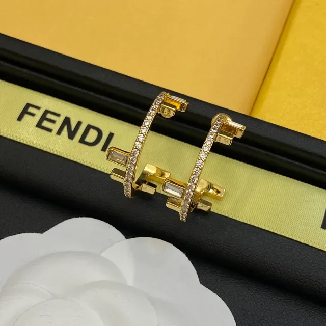 أقراط Fendi ذهبي شفاف Pavé كريستال مغطى 3