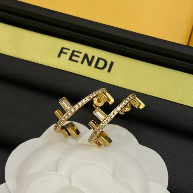 أقراط Fendi ذهبي شفاف Pavé كريستال مغطى 4
