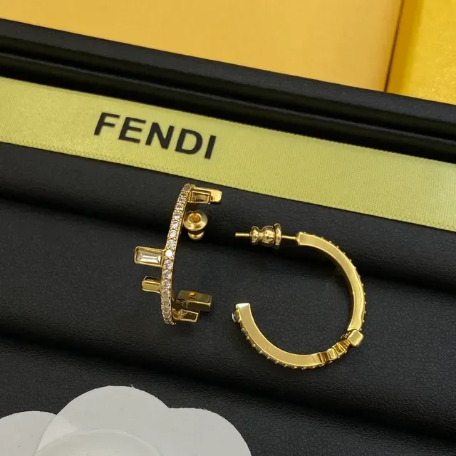 أقراط Fendi ذهبي شفاف Pavé كريستال مغطى 6