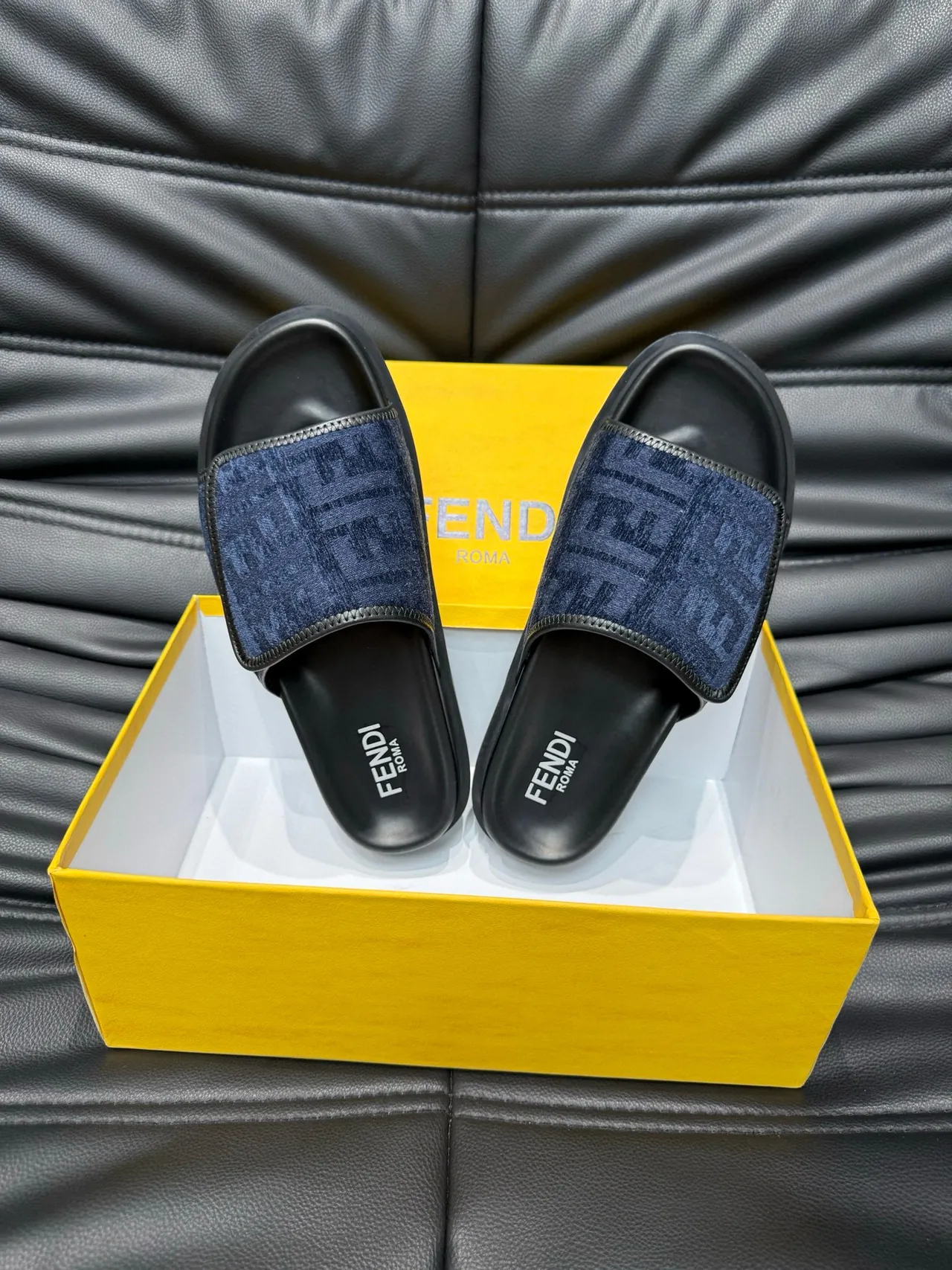 Fendi নৌ নীল কালো মোনোগ্রাম জ্যাকোয়ার্ড স্ট্র্যাপ মোল্ডেড রাবার সোল স্লিপার্স 5