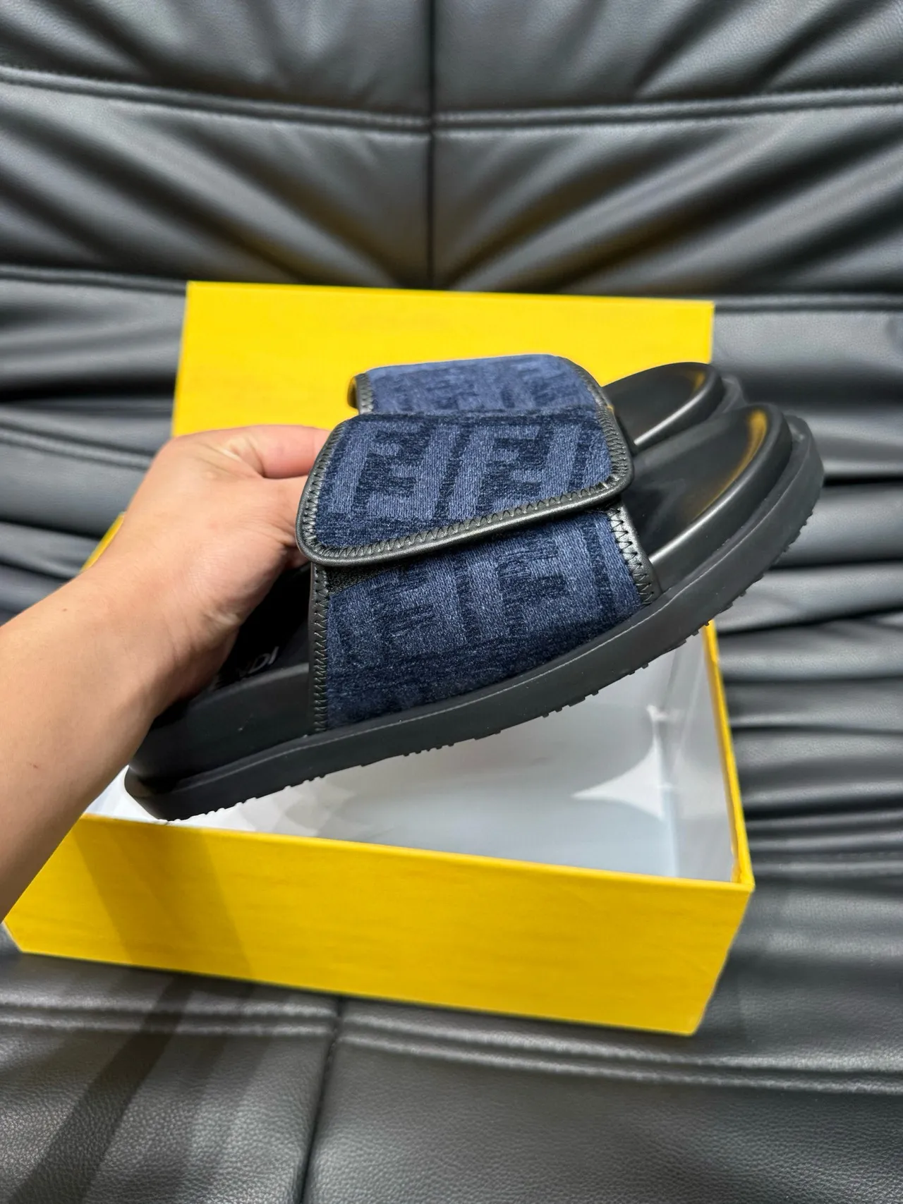 Fendi নৌ নীল কালো মোনোগ্রাম জ্যাকোয়ার্ড স্ট্র্যাপ মোল্ডেড রাবার সোল স্লিপার্স 6