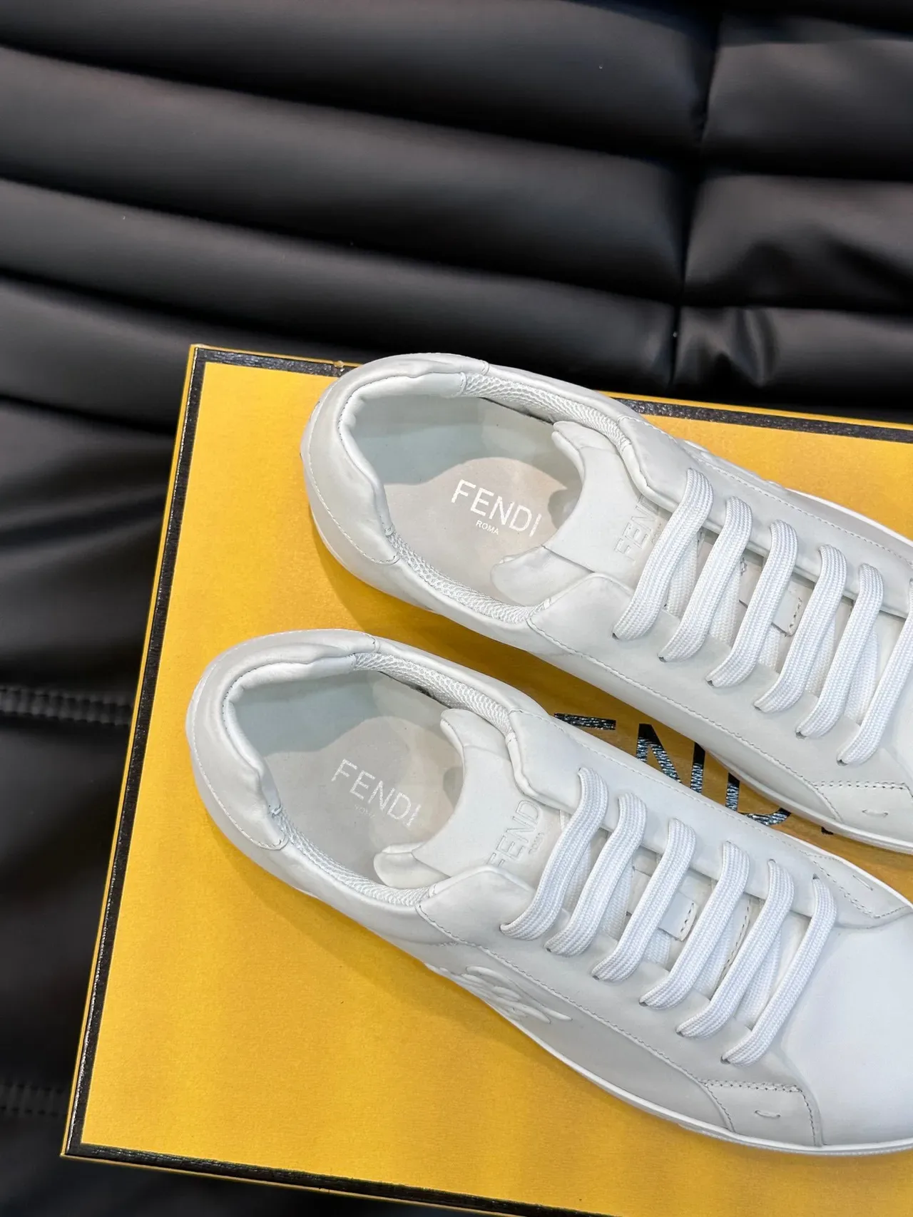 Fendi Tênis Branco de Couro Low-Top 4