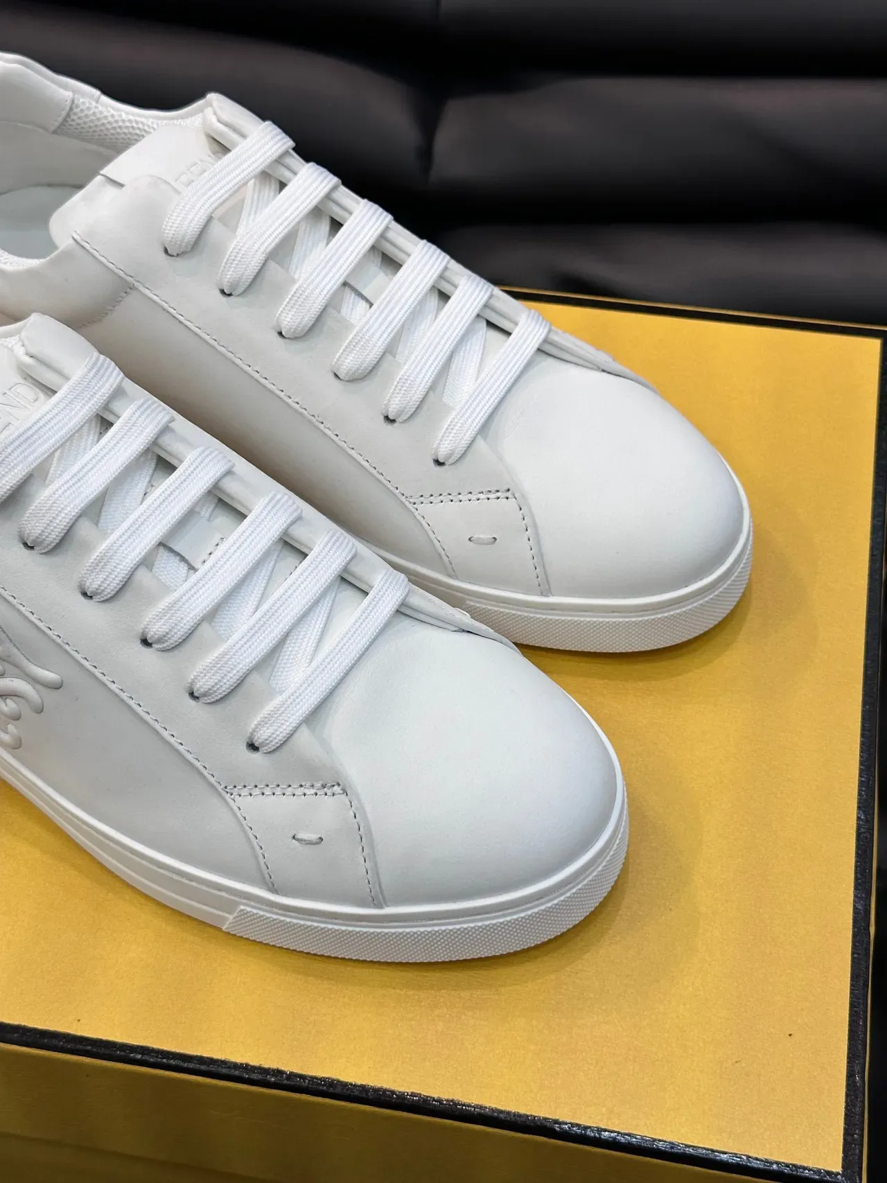 Fendi Tênis Branco de Couro Low-Top 5