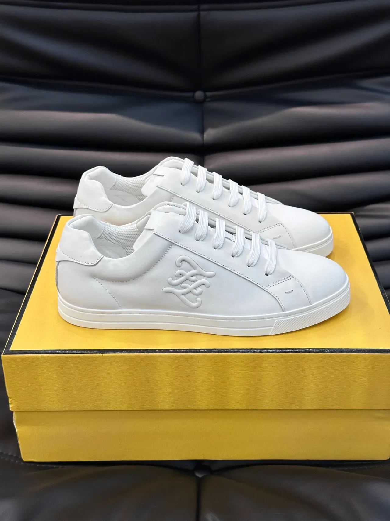 Fendi Tênis Branco de Couro Low-Top 7
