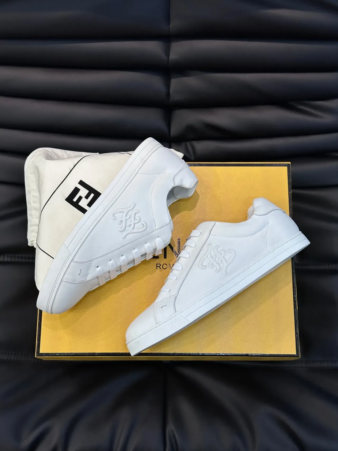 Fendi Tênis Branco de Couro Low-Top 8
