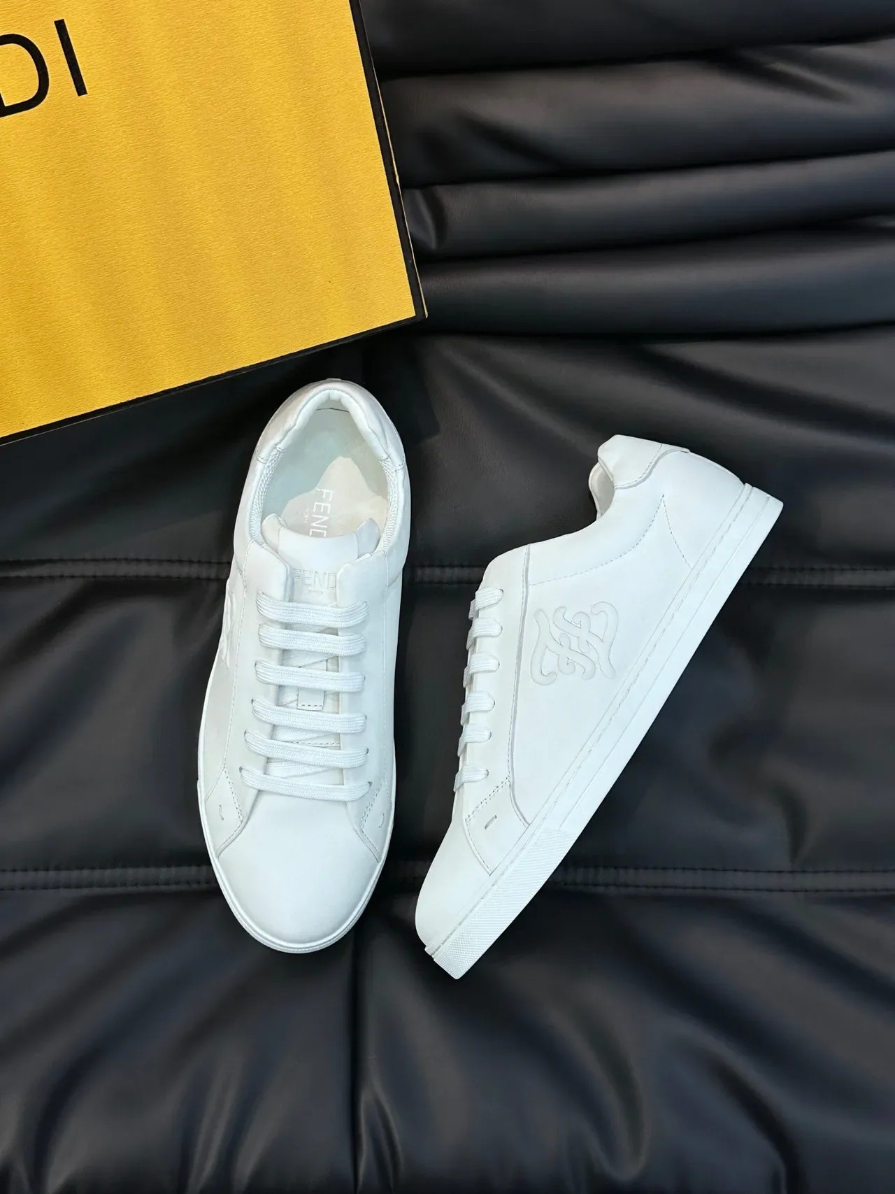 Fendi Tênis Branco de Couro Low-Top 9