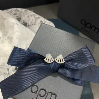 apm Monaco Brincos Stud em forma de leque com Pavé