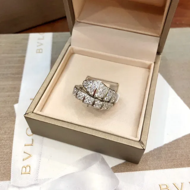 Articulated Pavé-Set Geometric Ring 4