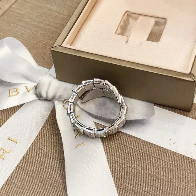 Articulated Pavé-Set Geometric Ring 6