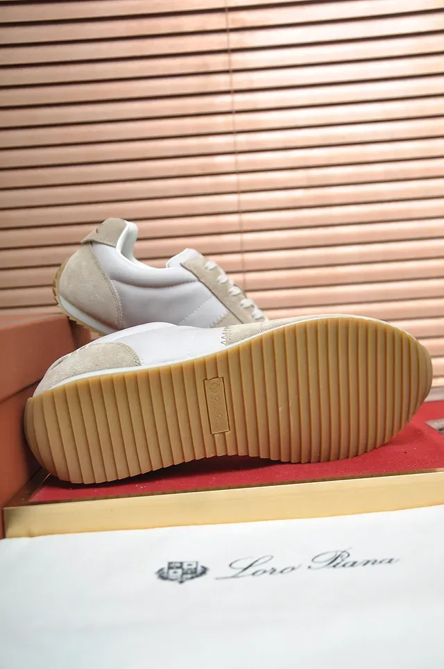 Zapatilla lifestyle de cuero de ante beige y blanco de dos tonos 3