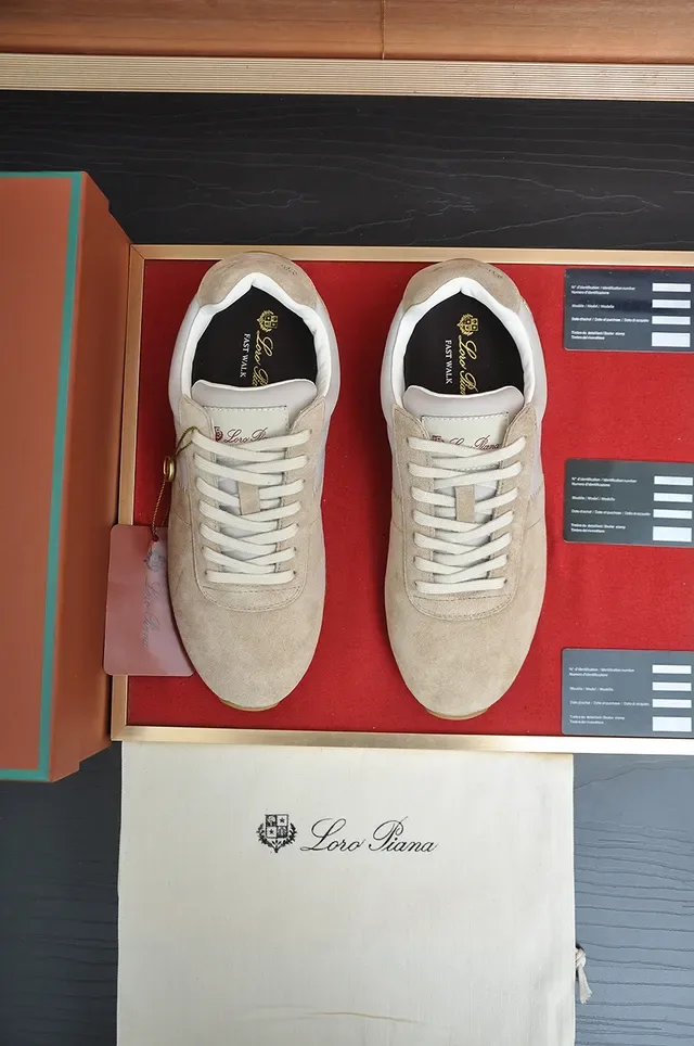 Zapatilla lifestyle de cuero de ante beige y blanco de dos tonos 5