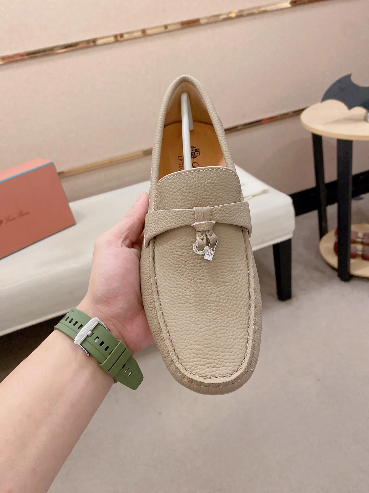 Beige White Pebbled Leather Moc-Toe Stitching Loafer 2
