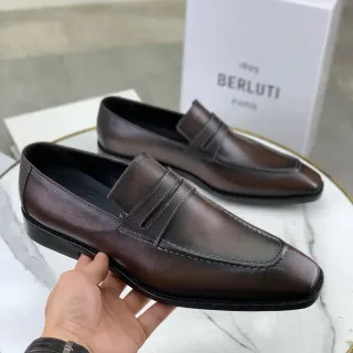 Berluti भूरा काला पेनी स्क्वेयर टो लोफर