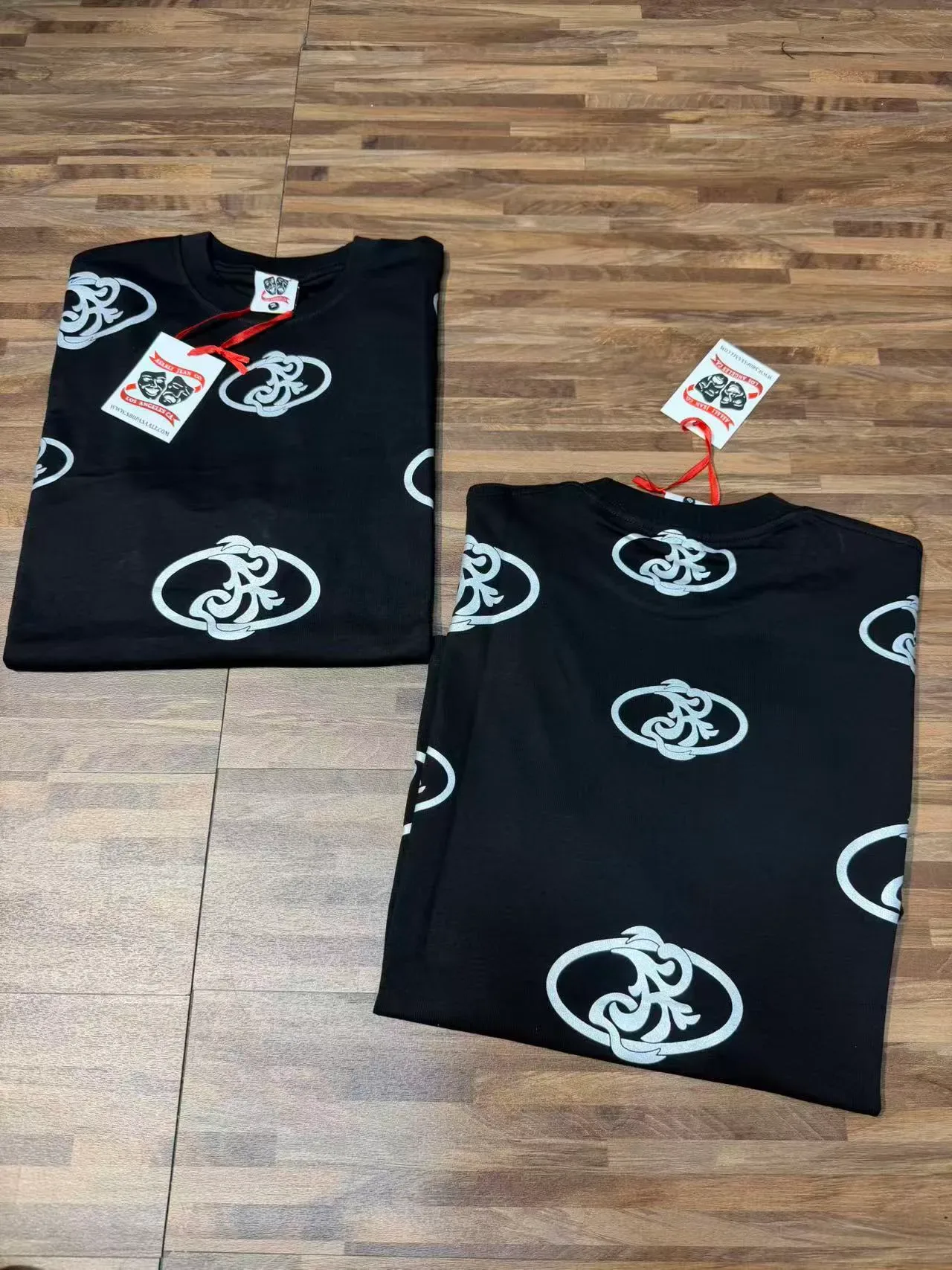 Camiseta gola redonda com estampa gráfica all-over preta e branca 2