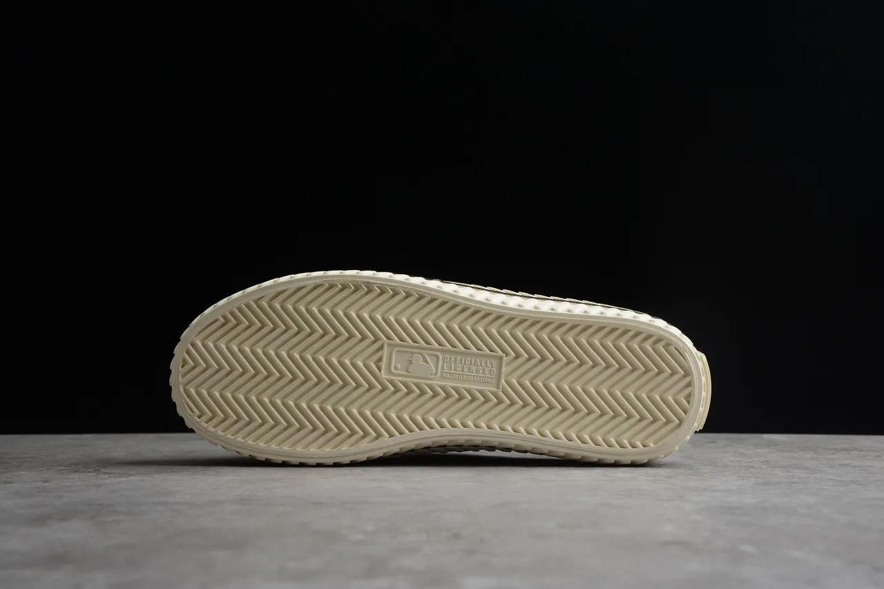 Zapatos de lona negros y blancos NY Monogram con cordones y slip-on 9