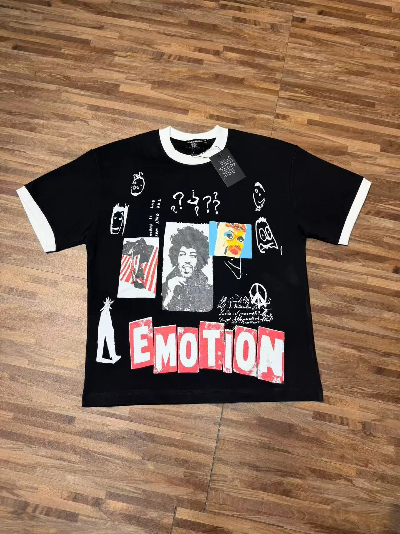 Black and White Ringer Collar Graphic Print T-Shirt 6