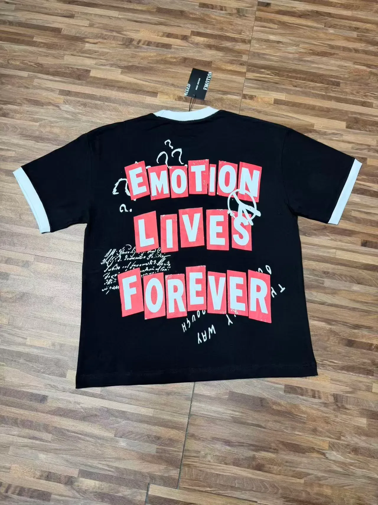 Black and White Ringer Collar Graphic Print T-Shirt 7