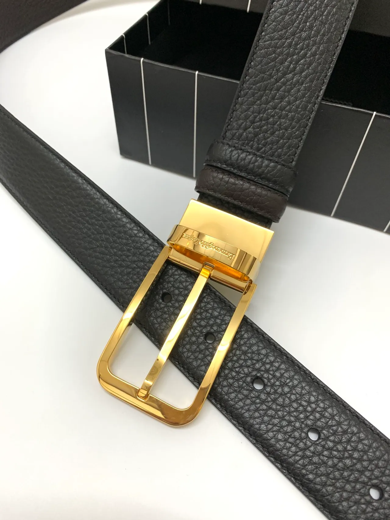 Black Gold Pebbled Rectangular Buckle Leather Belt 8