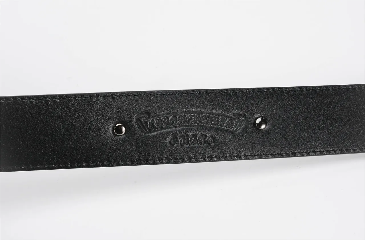 Ceinture en cuir noir et doré texturée avec texture de galet, ornée, boucle ovale avec relief de dragon 7