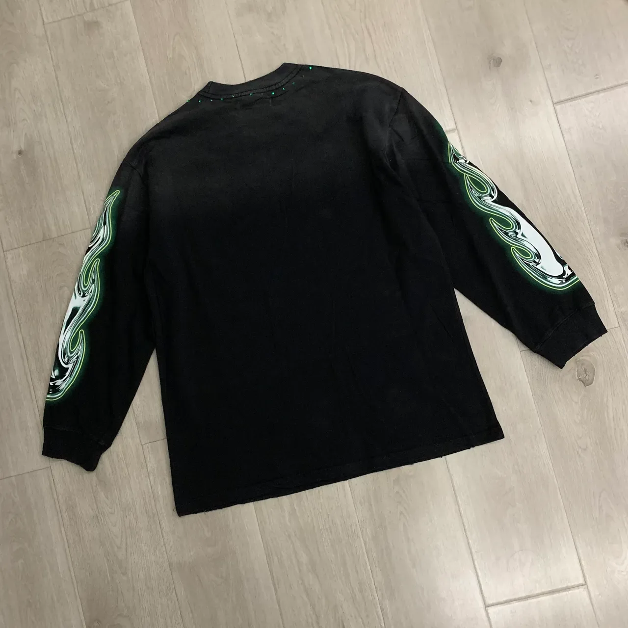 Black Graphic-Print Long-Sleeve Crewneck T-Shirt 6