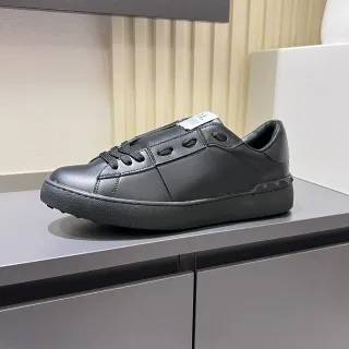 Zapatilla de plataforma low-top negra con paneles