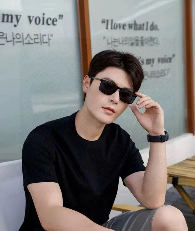 Black Rectangular Thin-Frame Sunglasses 9