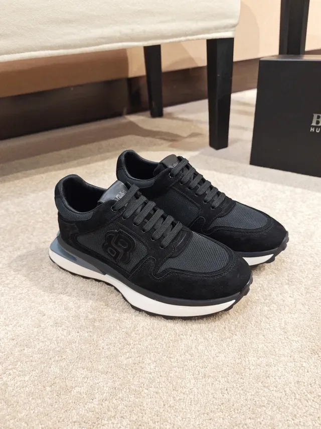Zapatilla lifestyle de ante y malla negra de bajo 5