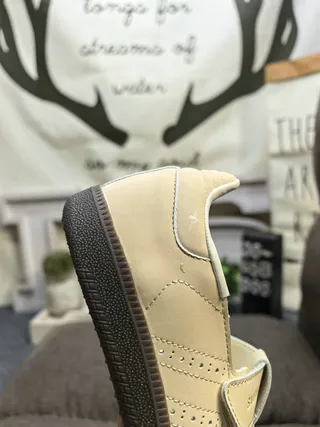 काले T-Strap छिद्रित मैरी जेन जूते 3