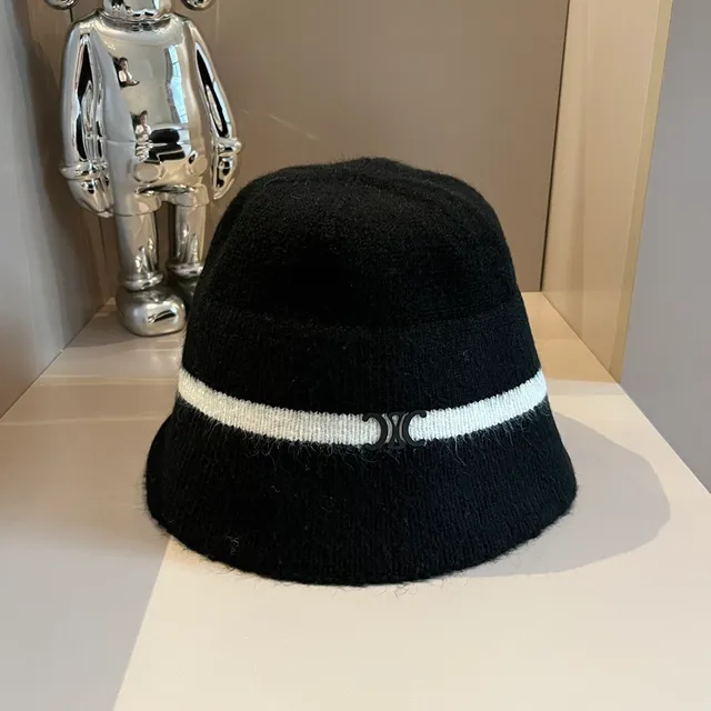 Gorro de punto negro y blanco con borde plegado 3