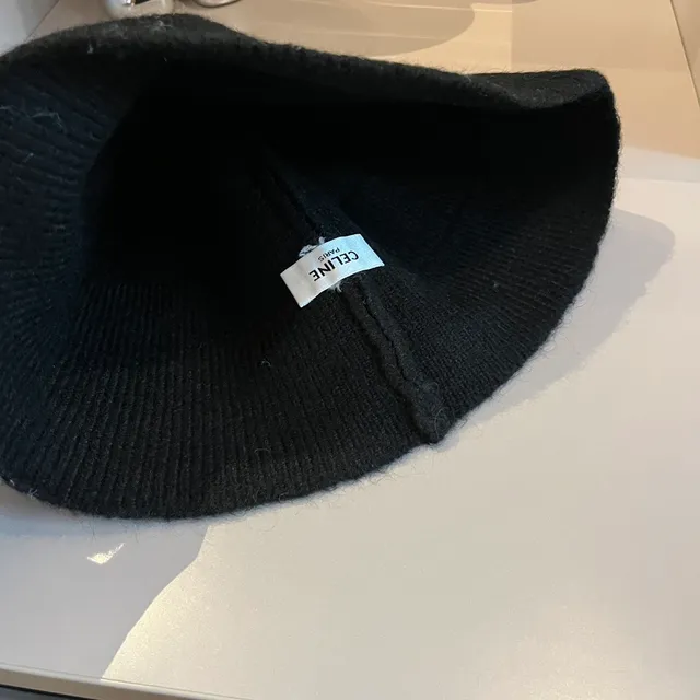 Gorro de punto negro y blanco con borde plegado 8